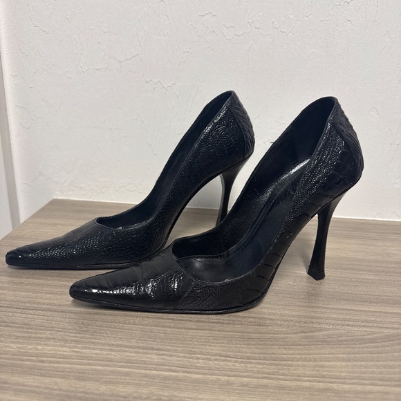 Crocodile embossed black leather Gucci pump - Picture 2 of 9
